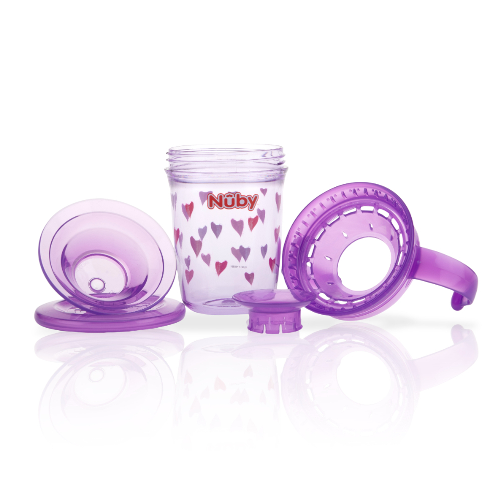 Taza Wonder Con 2 Asas Con Impresas En 360 Grados Morado Nuby Blister x 1 Facilita la transición del biberón a la taza con la No-Spill 360ş Wonder Cup de Nuby. Gracias a su borde innovador, tu bebé podrá beber con naturalidad desde cualquier ángulo, sin riesgo de derrames. 